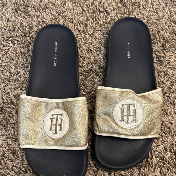 Woman’s size 9 Tommy Hilfiger slides - Picture 1 of 4